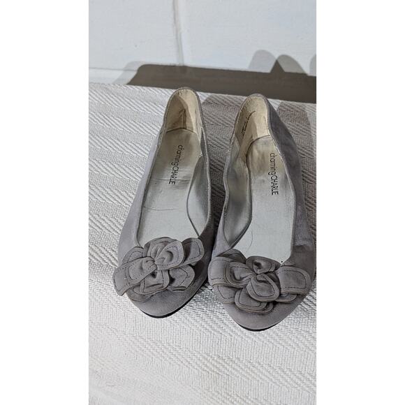 Charming Charlie Gray Suede Like Ballet Flats Flower Detail Slip On Shoes Size 7 - Picture 2 of 6